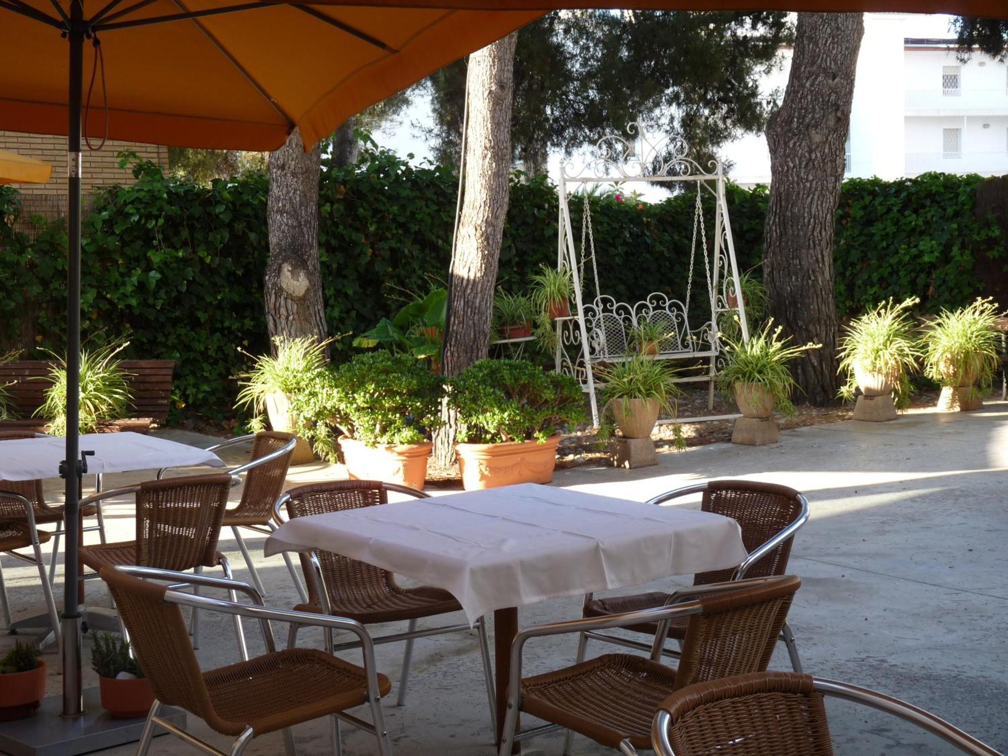 Hotel Ribes Roges Vilanova i la Geltrú Extérieur photo