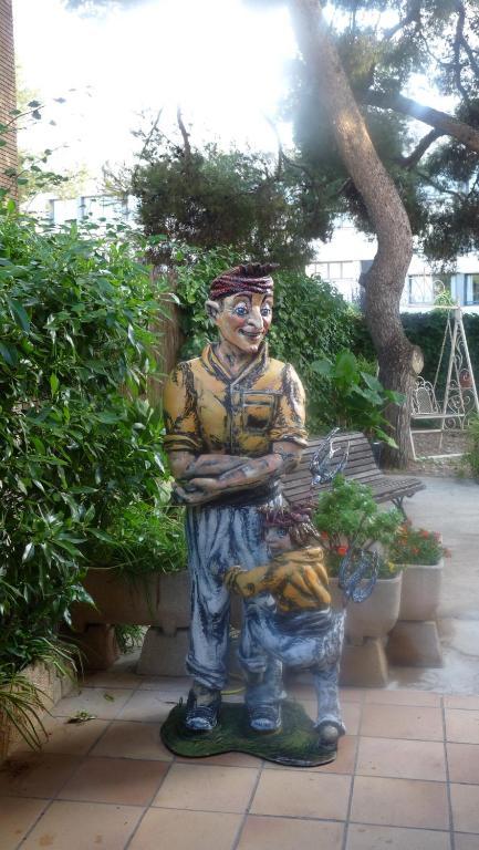 Hotel Ribes Roges Vilanova i la Geltrú Extérieur photo
