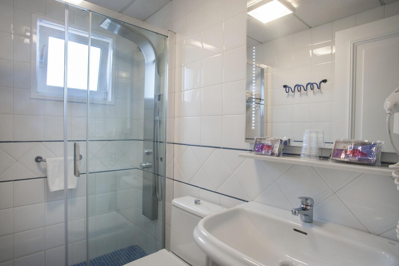 Hotel Ribes Roges Vilanova i la Geltrú Extérieur photo