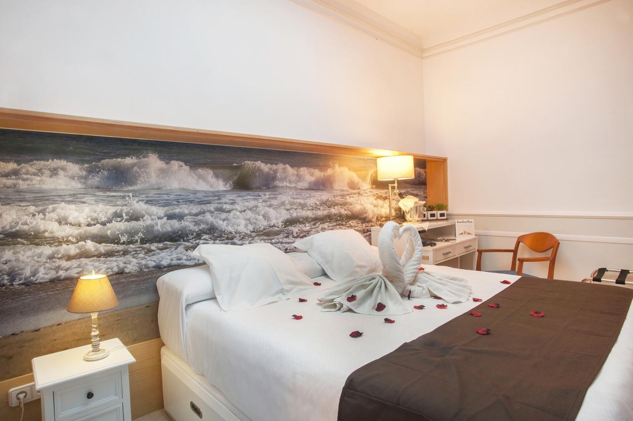 Hotel Ribes Roges Vilanova i la Geltrú Extérieur photo